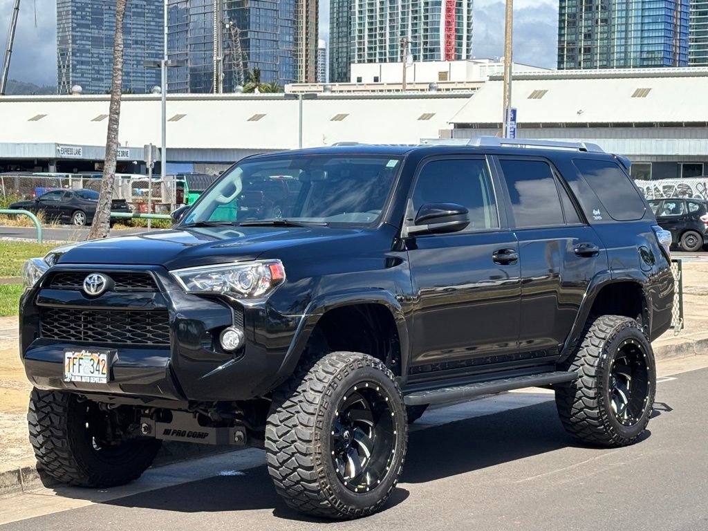 Used 2017 Toyota 4Runner SR5 AWD/4WD image 1