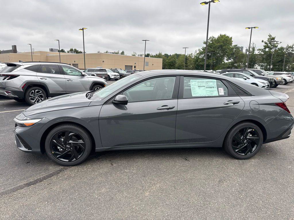 New 2026 Hyundai Elantra SEL Sport FWD image 3