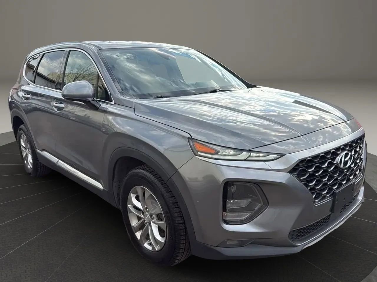 Used 2019 Hyundai Santa Fe SEL AWD/4WD image 3