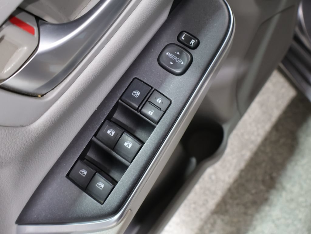 Used 2015 Toyota Camry SE FWD image 13
