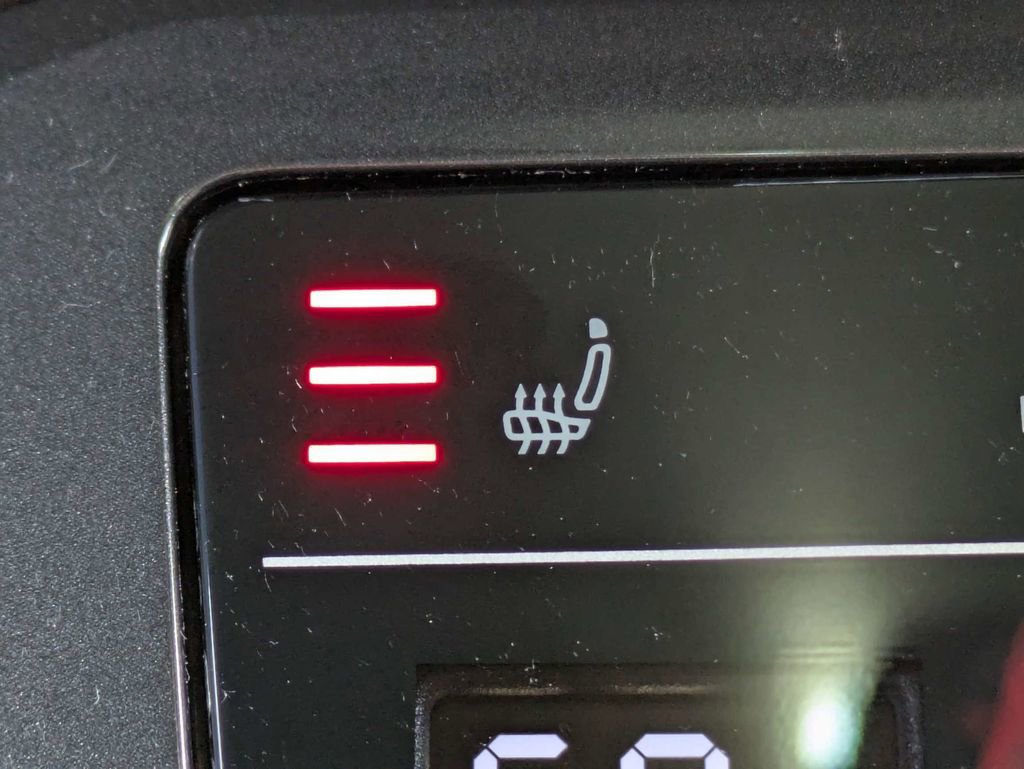 Used 2023 Volkswagen Tiguan SE R-Line image 29