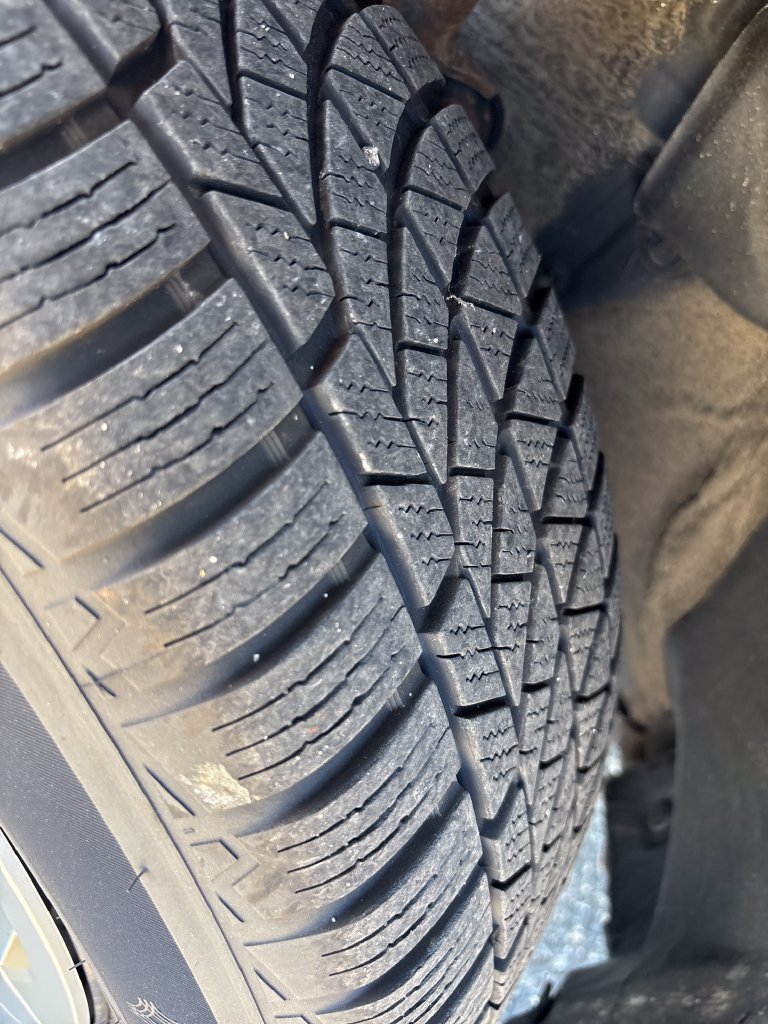 Used 2019 Toyota RAV4 LE w/ Carpet Mat Package AWD/4WD image 25