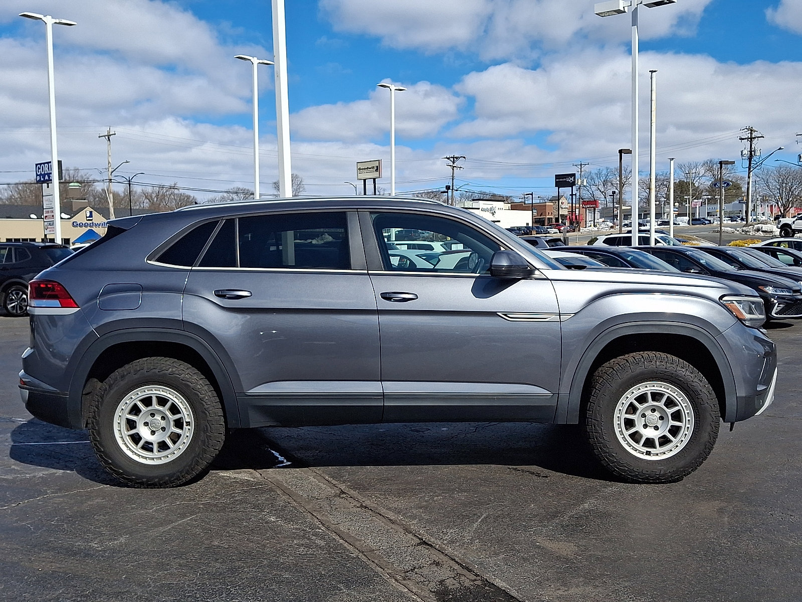 Used 2021 Volkswagen Atlas Cross Sport SE image 7