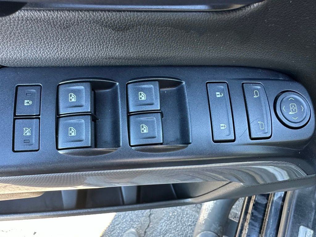 Used 2018 Chevrolet Silverado 1500 LT w/ LPO, Black Pack AWD/4WD image 33