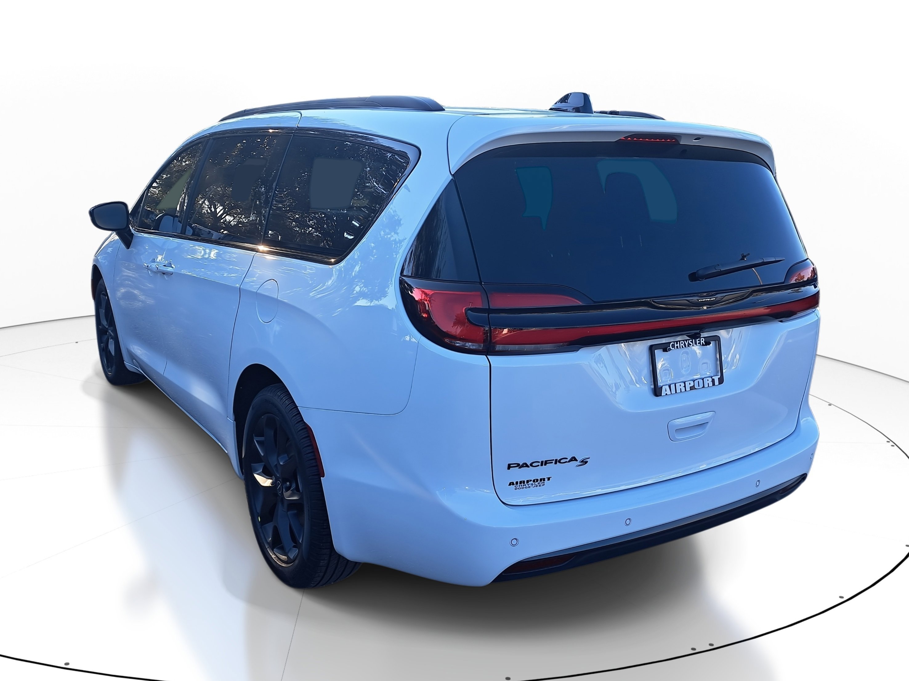 New 2026 Chrysler Pacifica Select image 3