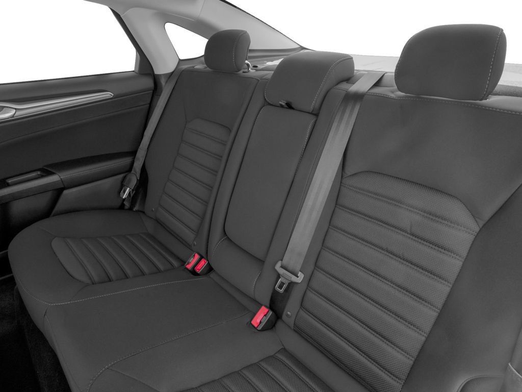 Used 2018 Ford Fusion SE w/ Fusion SE Technology Package FWD image 15