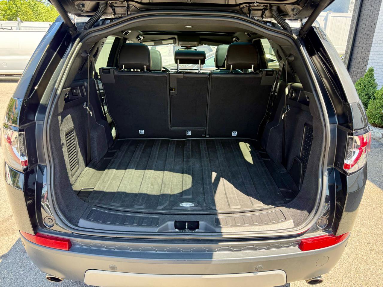 Used 2017 Land Rover Discovery Sport HSE Luxury AWD/4WD image 24