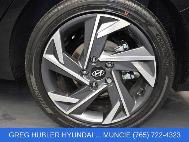 Used 2025 Hyundai Elantra SEL FWD image 17