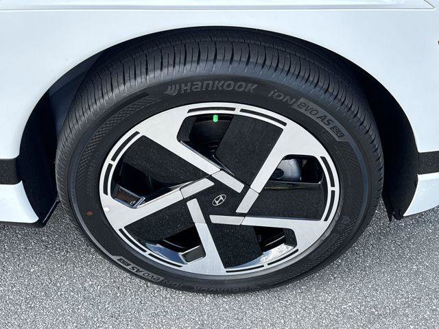 New 2026 Hyundai Ioniq 9 Calligraphy image 12