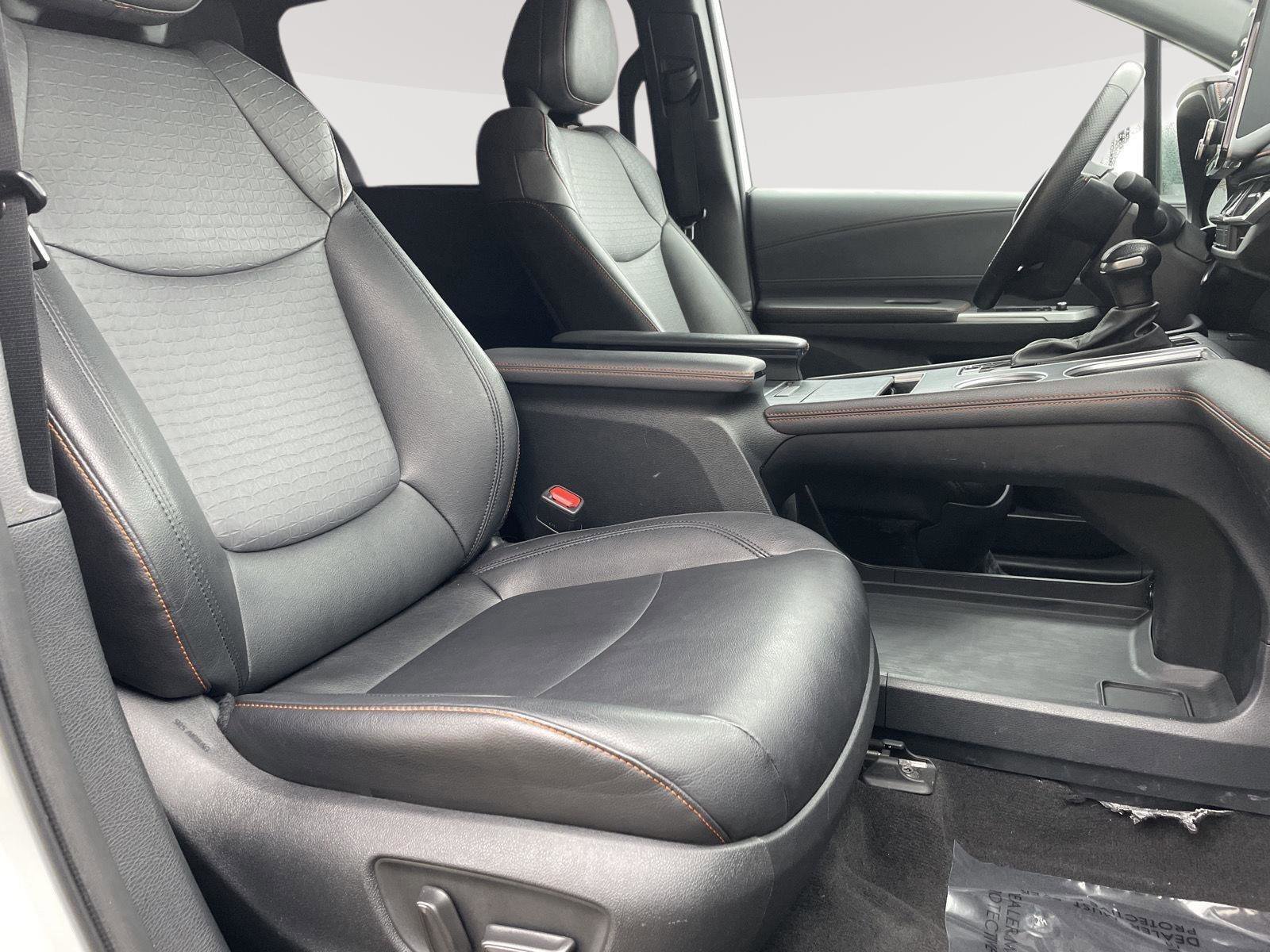 Used 2023 Toyota Sienna XSE AWD/4WD image 9