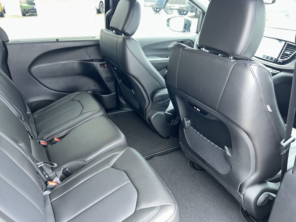 New 2026 Chrysler Pacifica Select image 22