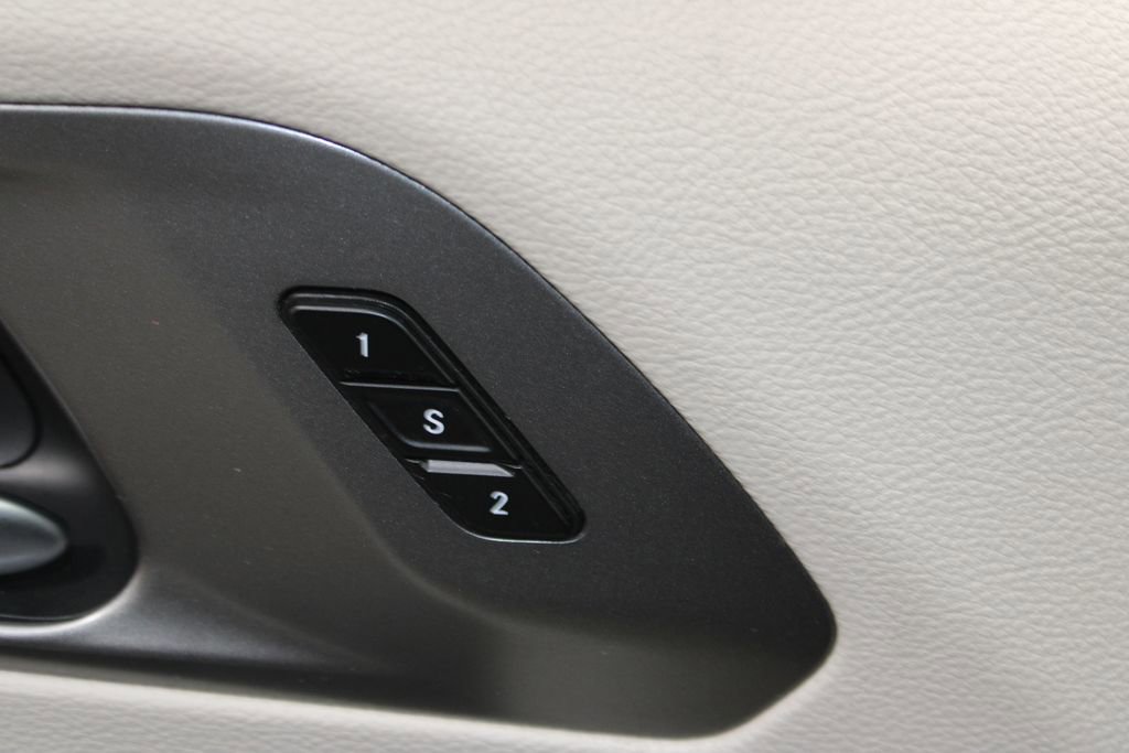Used 2024 Chrysler Pacifica Touring-L image 21