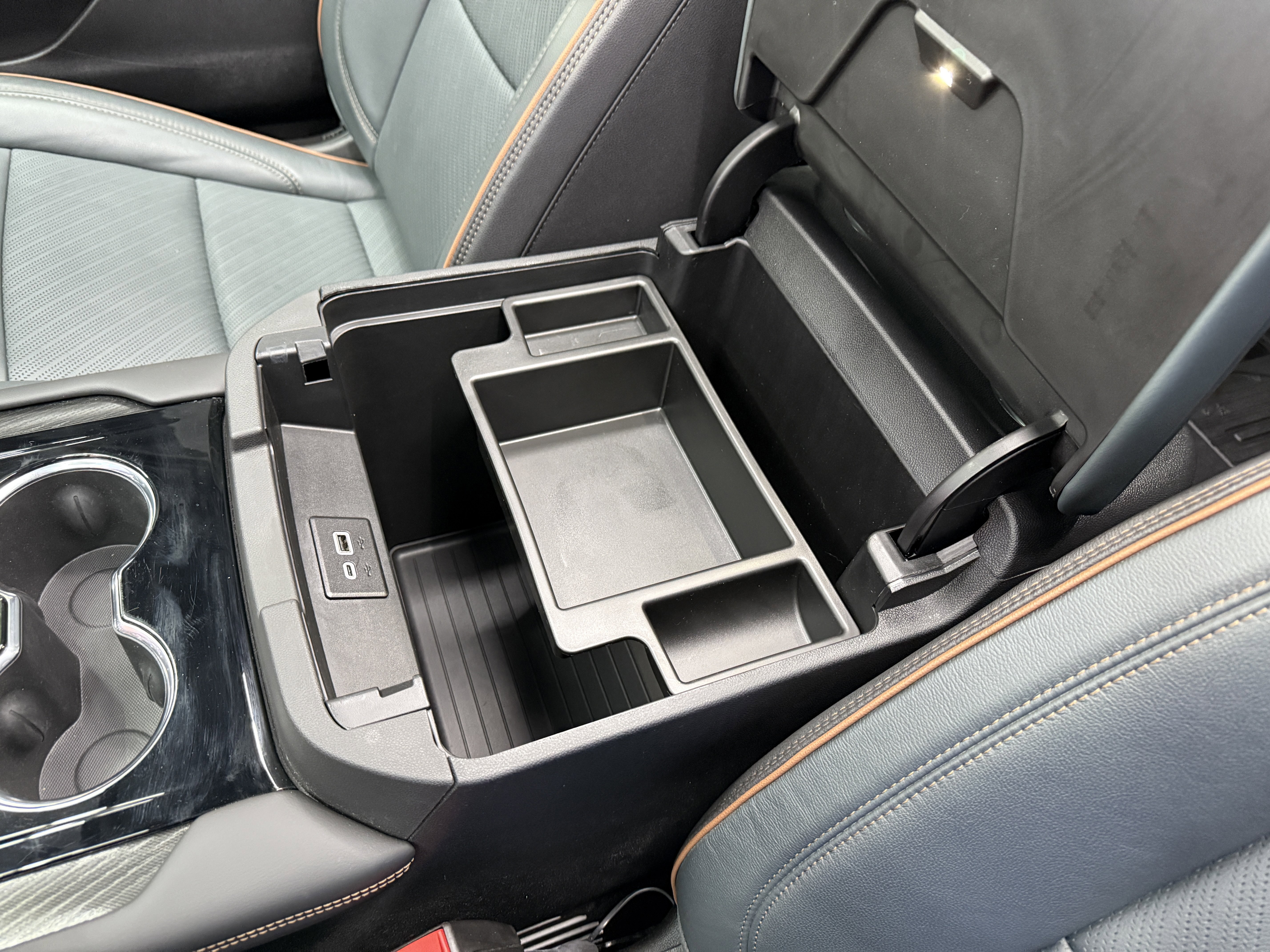 Used 2025 GMC Yukon XL AT4 image 24