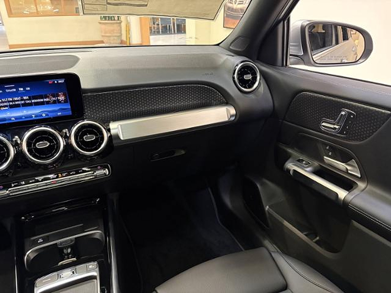 New 2026 Mercedes-Benz GLB 250 image 15