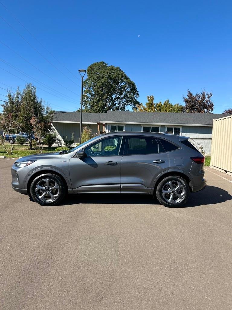 Used 2023 Ford Escape ST-Line w/ Tech Pack #1 AWD/4WD image 8