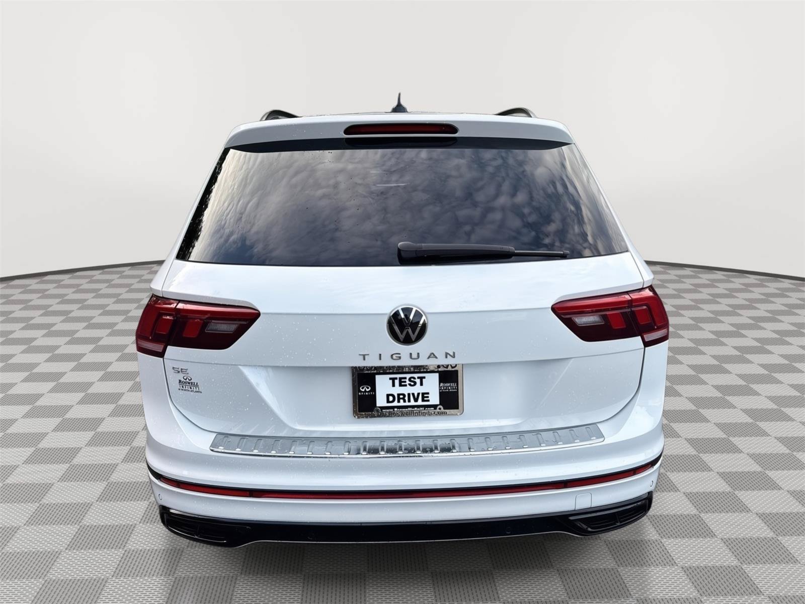 Used 2023 Volkswagen Tiguan SE R-Line FWD image 7