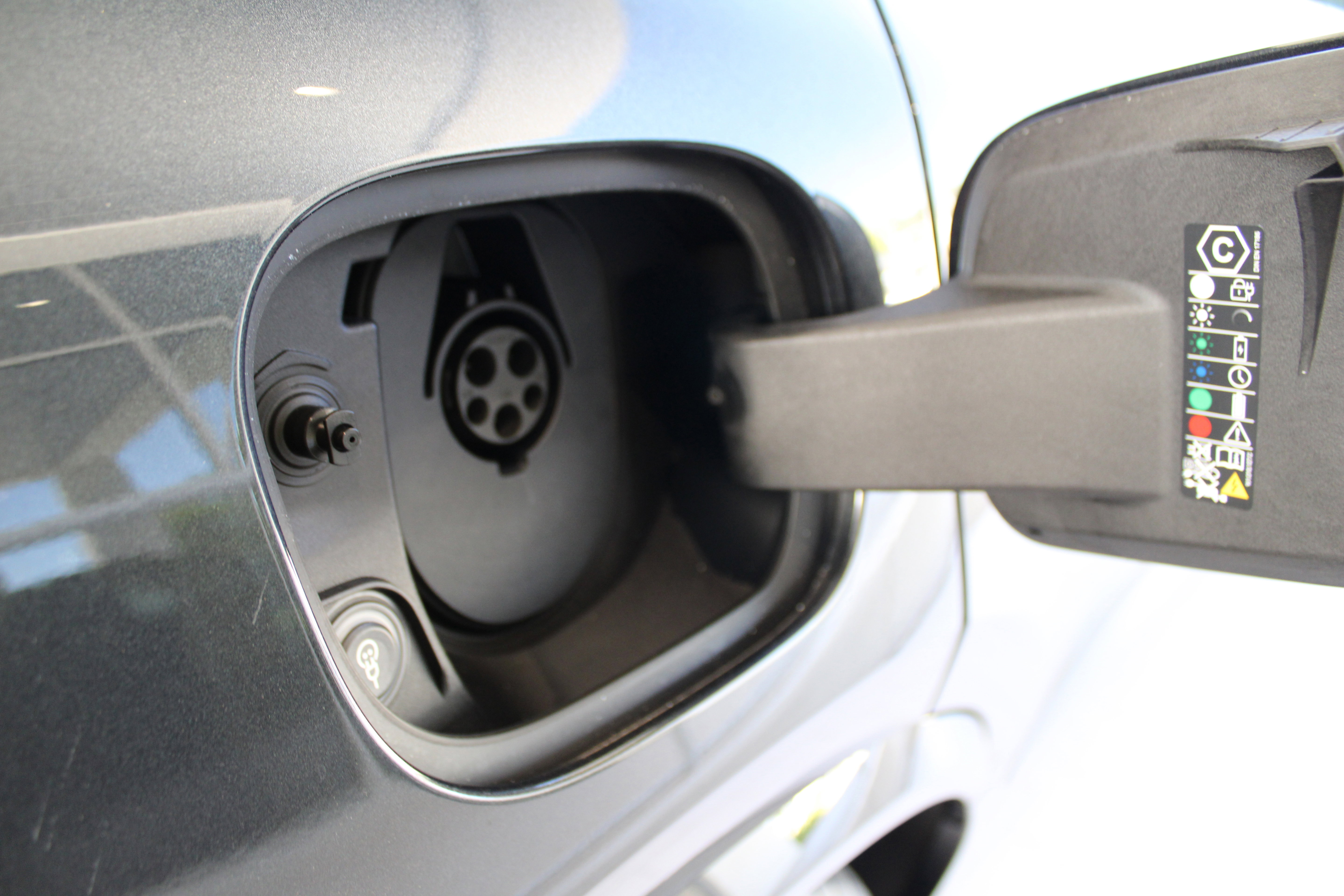 New 2025 Porsche Macan Turbo Electric image 37