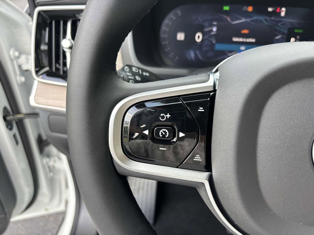 New 2026 Volvo XC90 T8 Plus w/ Protection Package Premier image 18