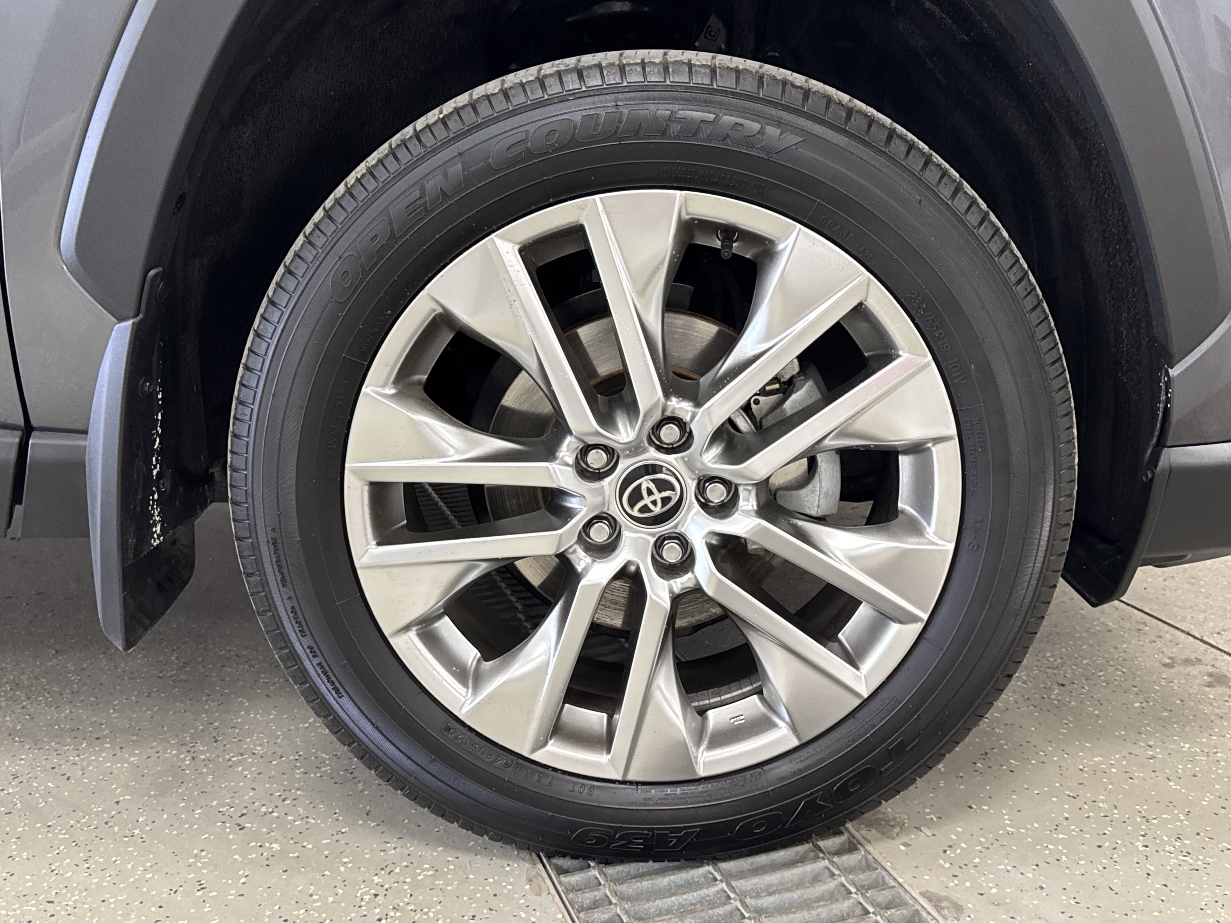 Used 2021 Toyota RAV4 XLE Premium image 43