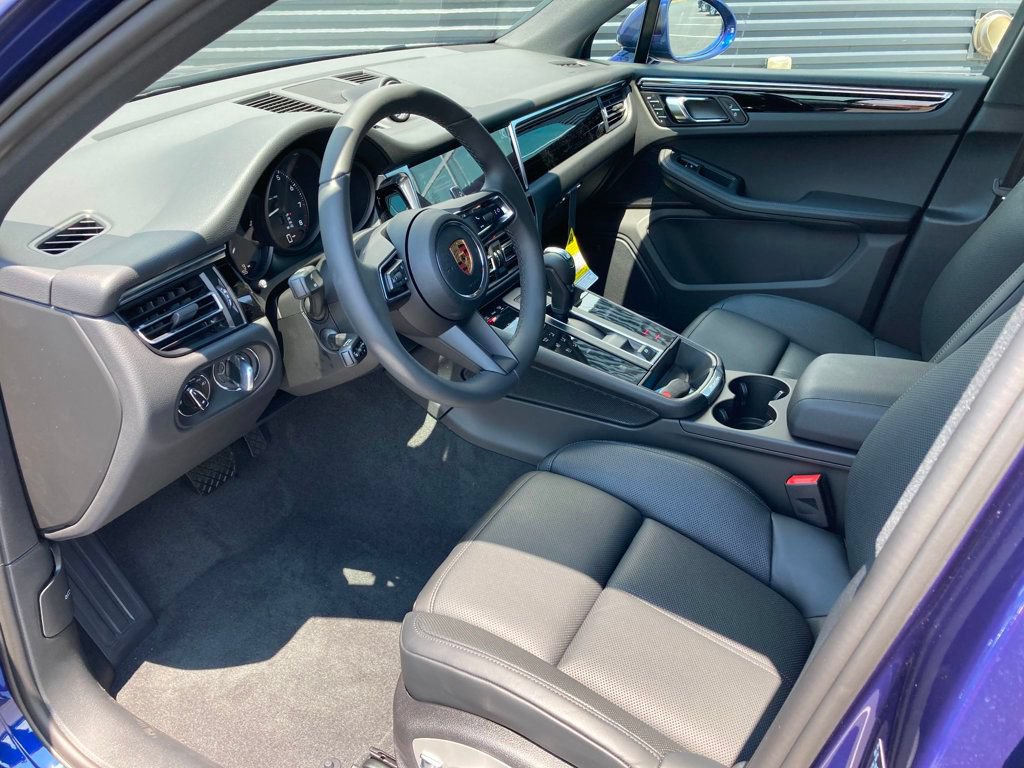 Used 2024 Porsche Macan AWD/4WD image 4