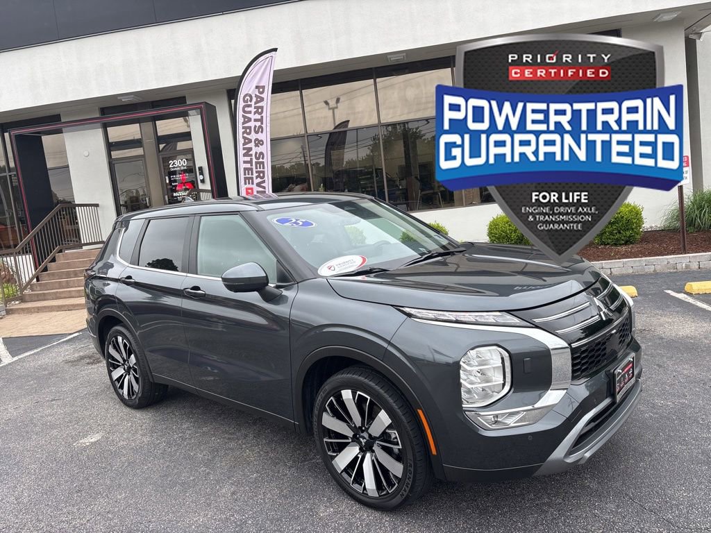 Used 2025 Mitsubishi Outlander SE AWD/4WD image 1