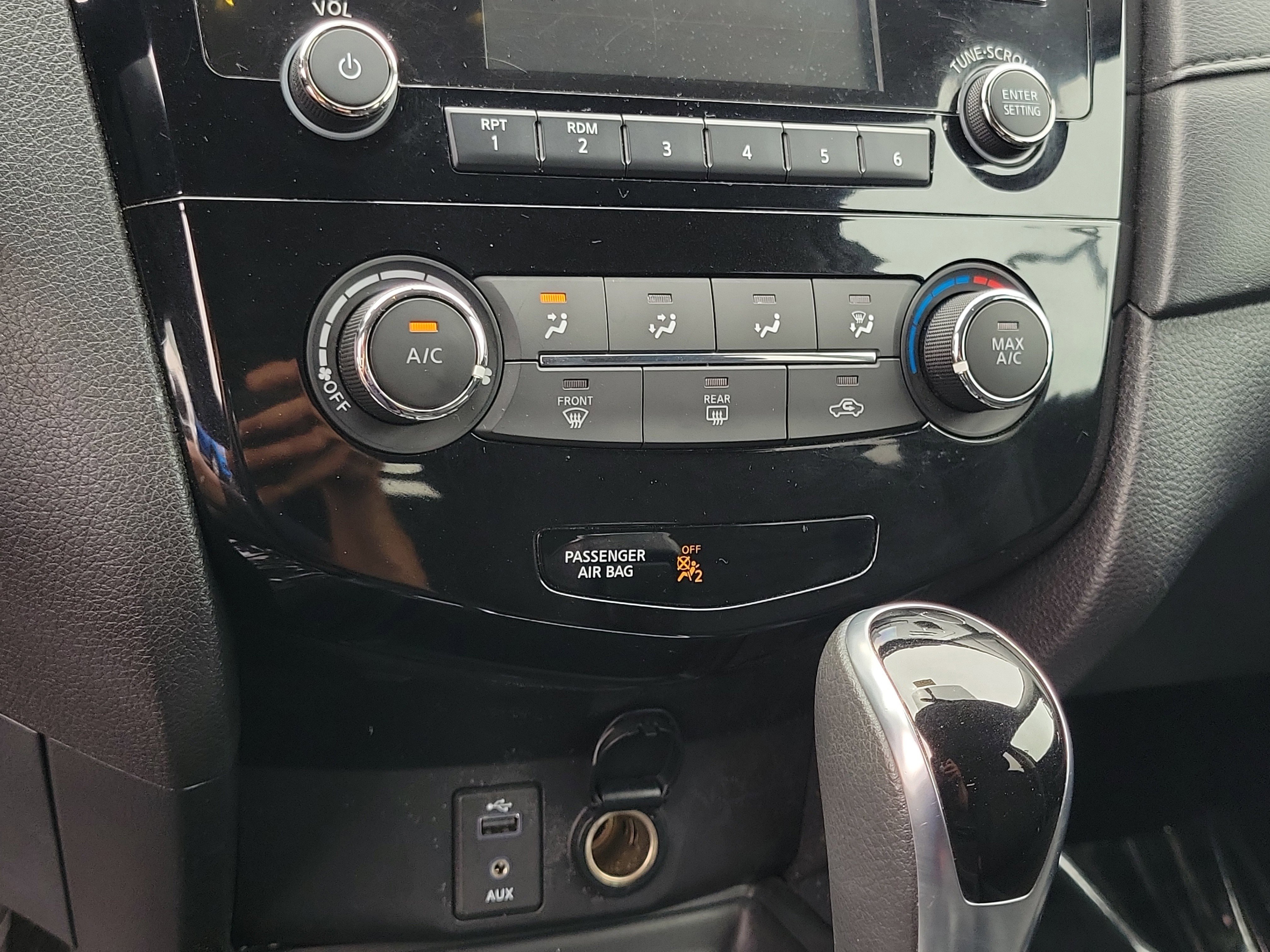 Used 2017 Nissan Rogue SV AWD/4WD image 27
