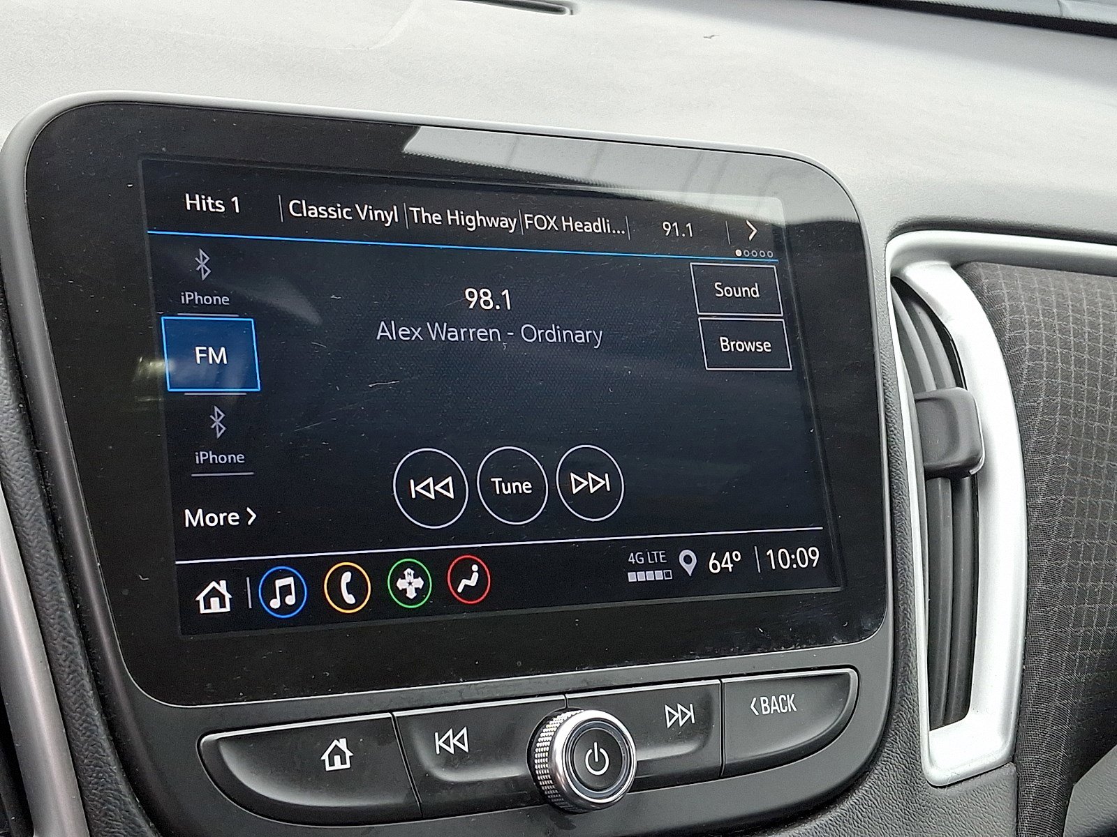 Used 2023 Chevrolet Malibu LT FWD image 15