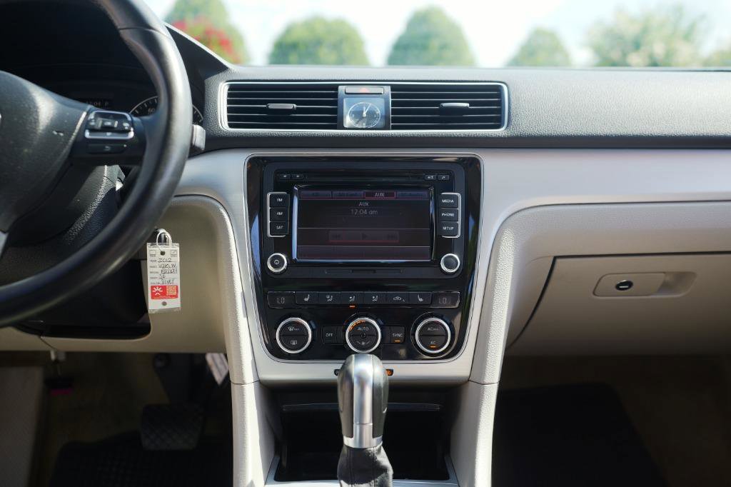 Used 2012 Volkswagen Passat 2.5 SE image 20