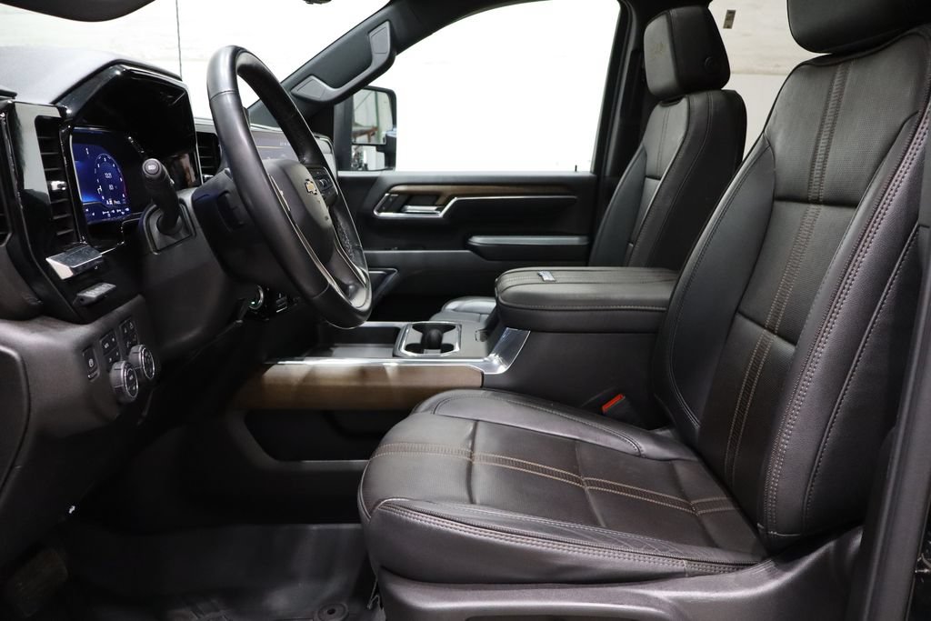 Used 2024 Chevrolet Silverado 3500 High Country w/ High Country Premium Package AWD/4WD image 7