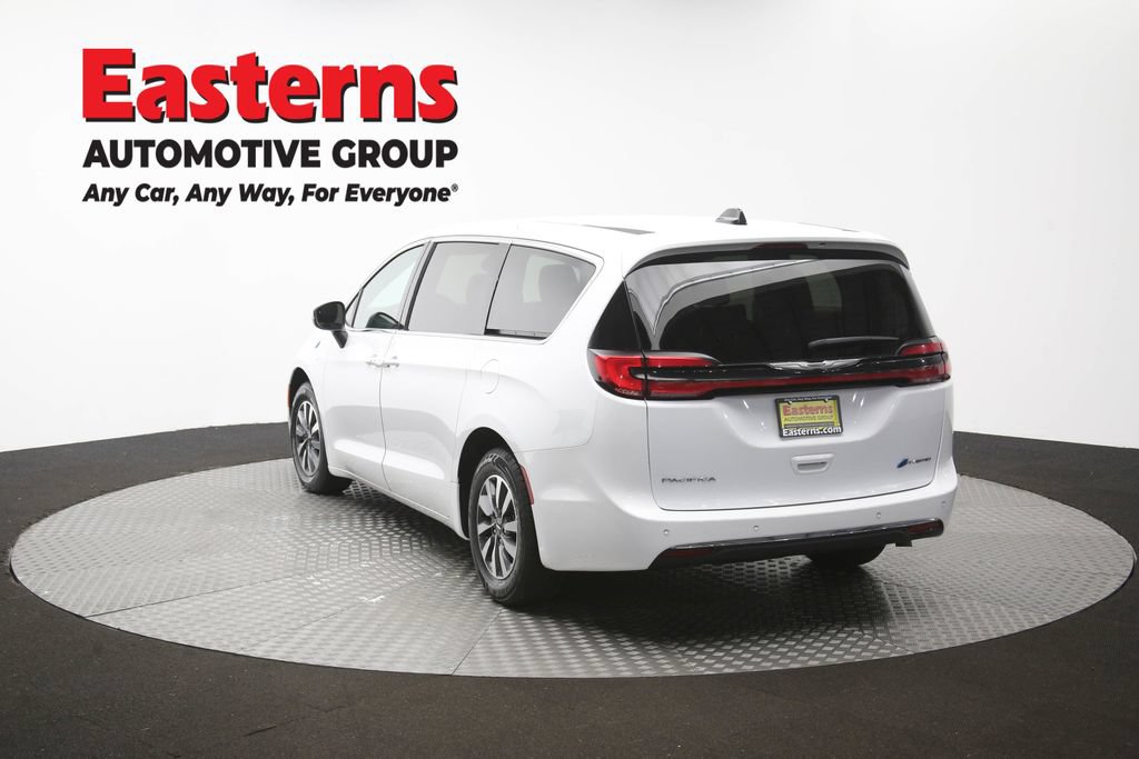 Used 2023 Chrysler Pacifica Touring-L FWD image 38
