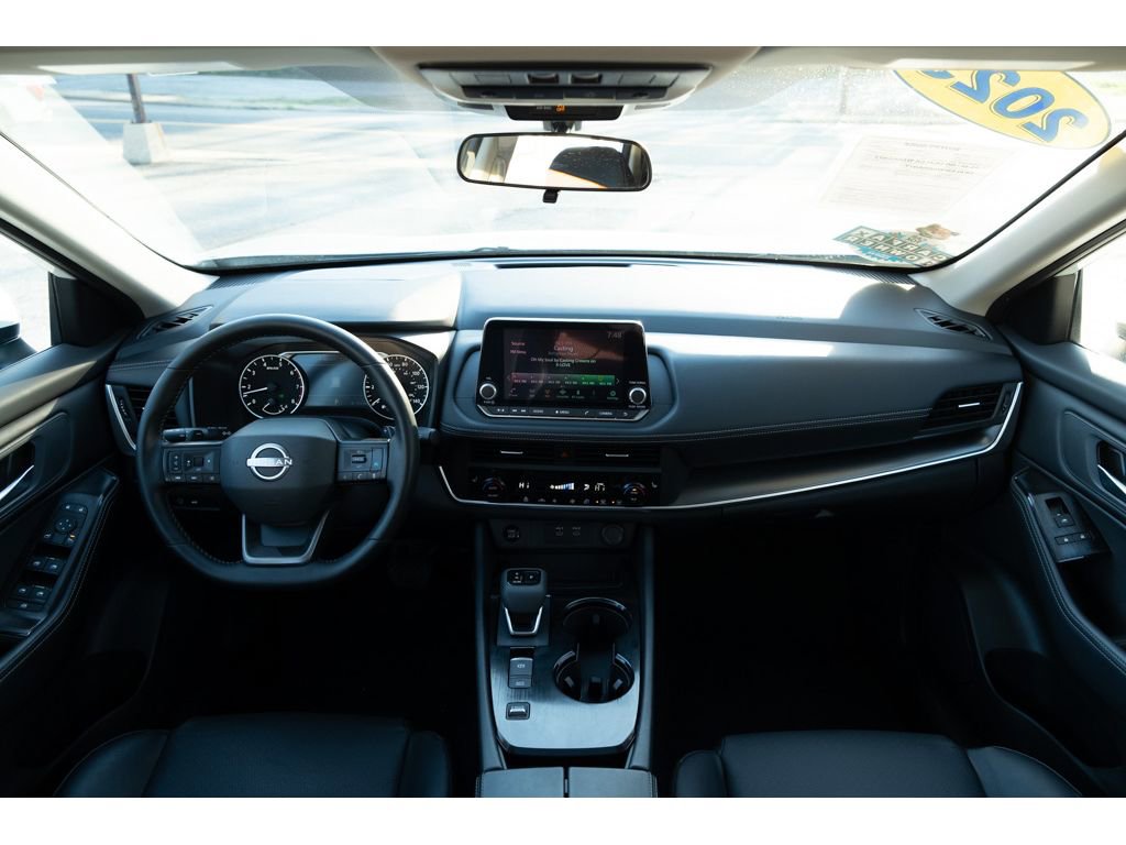 Used 2025 Nissan Rogue SV w/ SV Premium Package image 30