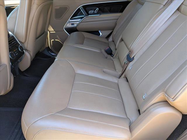 Used 2025 Land Rover Range Rover Long Wheelbase SE image 13