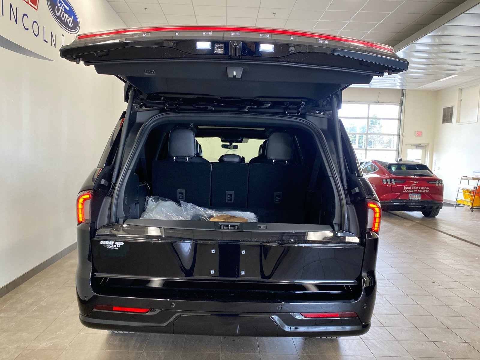 New 2026 Lincoln Navigator L Black Label AWD/4WD image 7