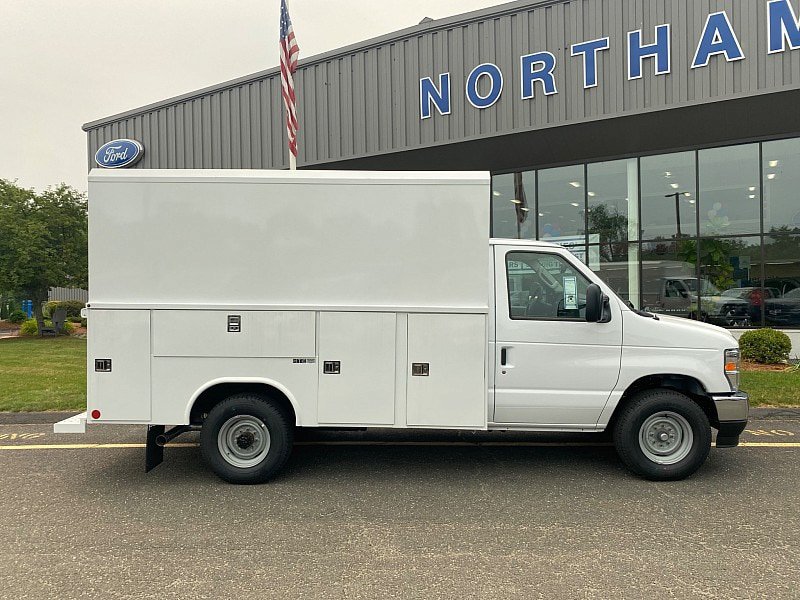 New 2027 Ford E-350 and Econoline 350 Super Duty w/ Power Equipment Group RWD image 5