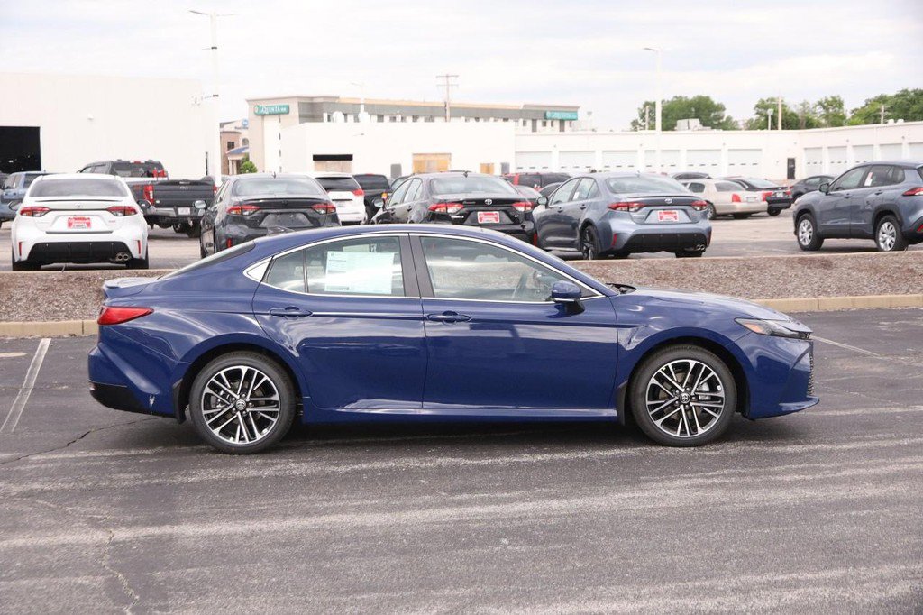 Used 2026 Toyota Camry Hybrid AWD/4WD image 5