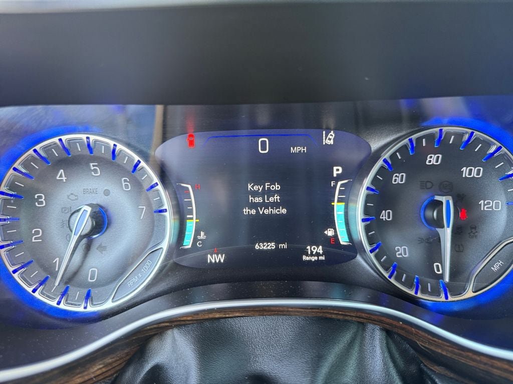 Certified 2023 Chrysler Pacifica Limited FWD image 31
