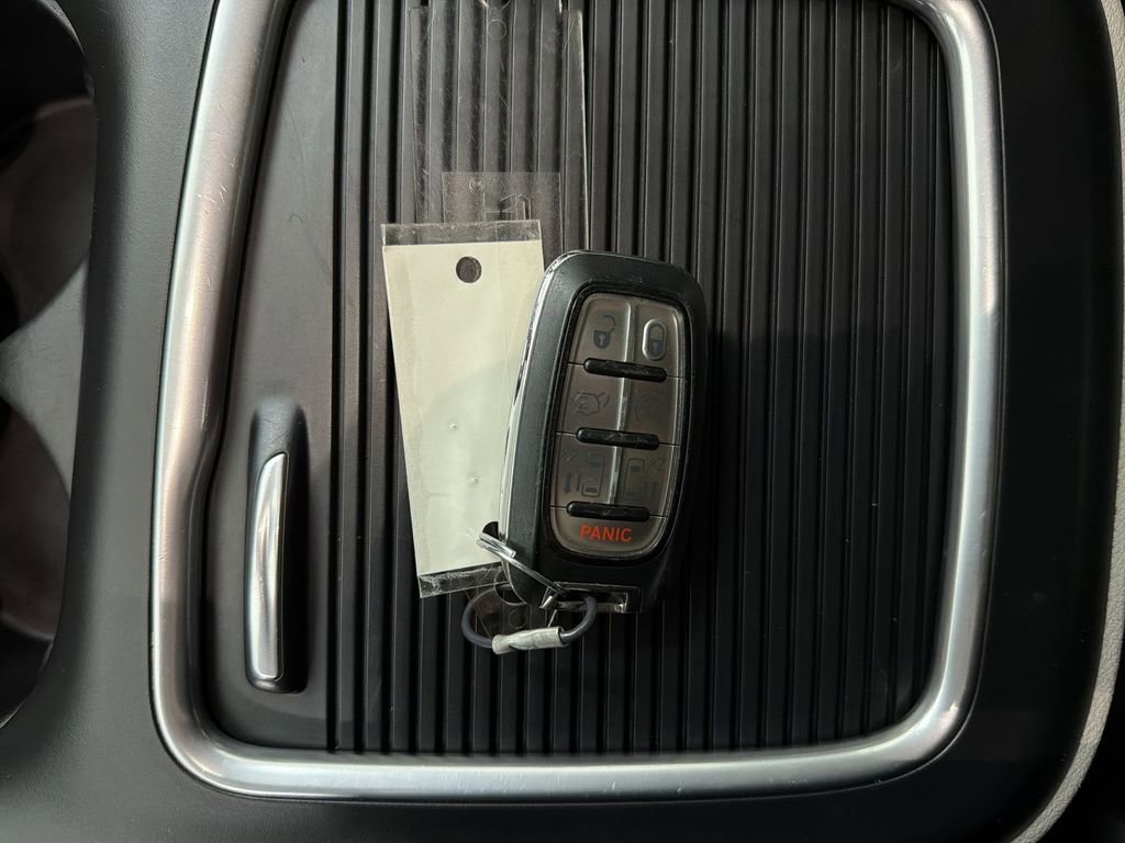 Used 2022 Chrysler Pacifica Touring-L image 35