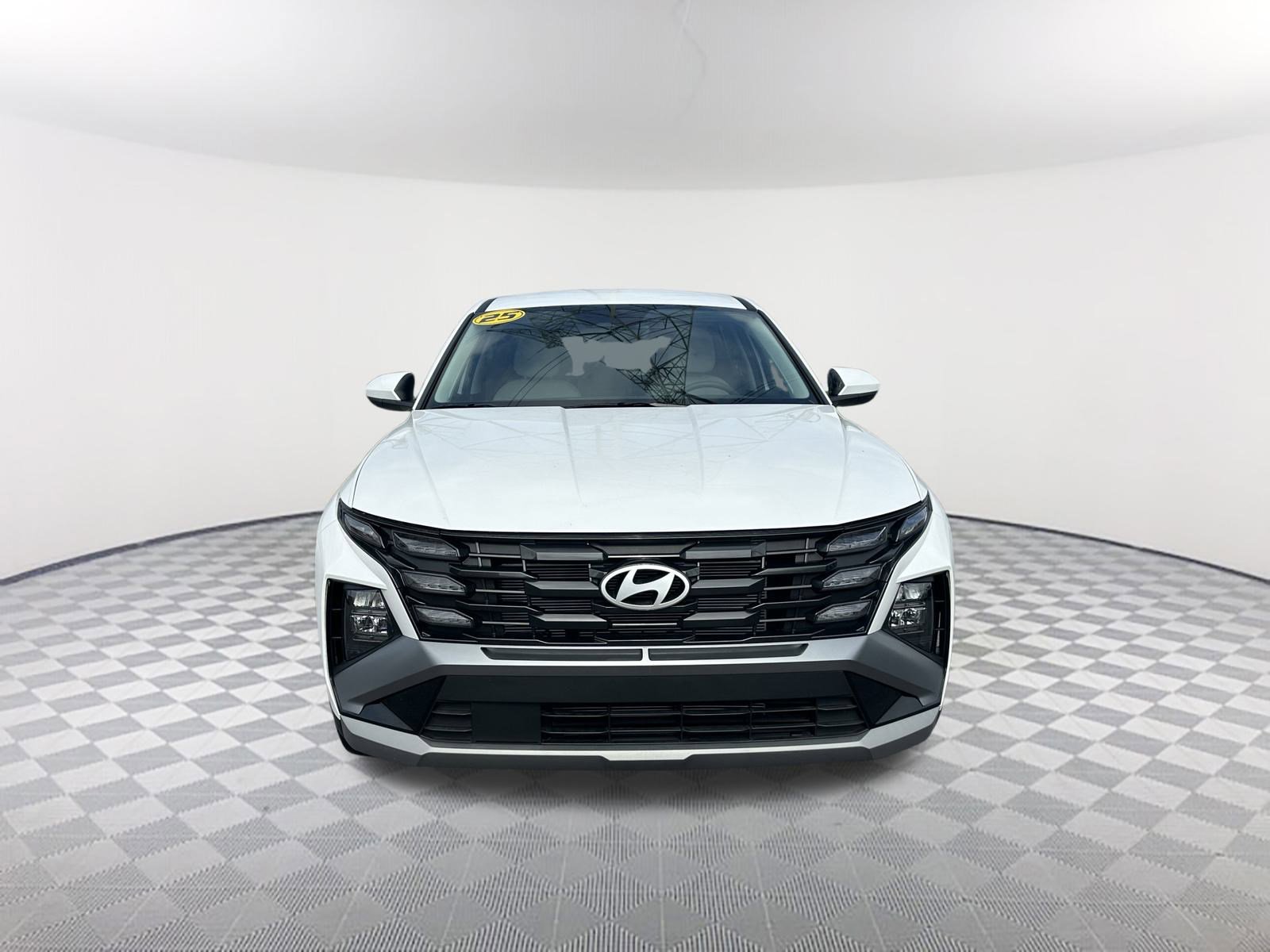 Used 2025 Hyundai Tucson SE image 2