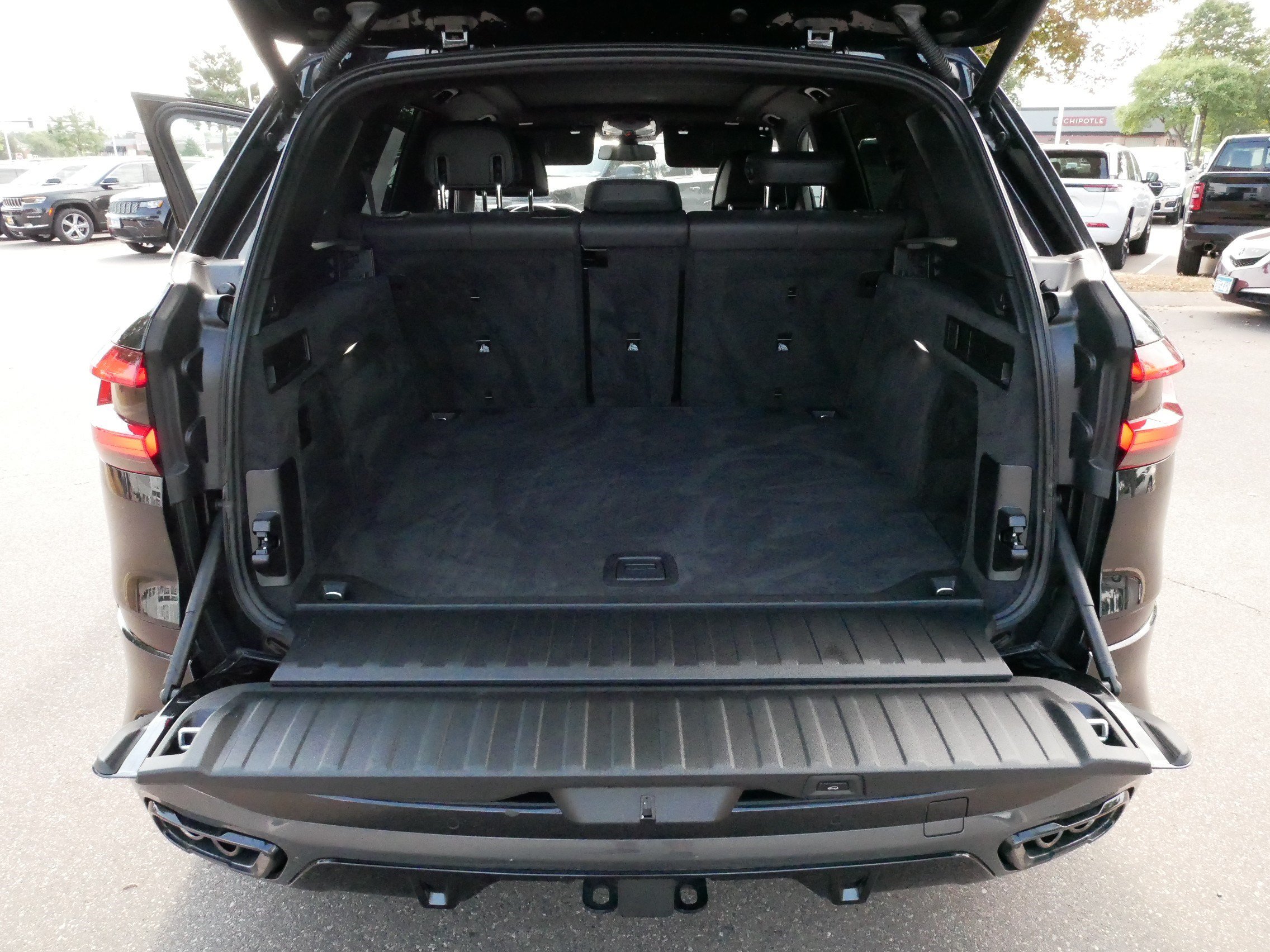 Used 2022 BMW X5 M50i w/ Executive Package AWD/4WD image 18