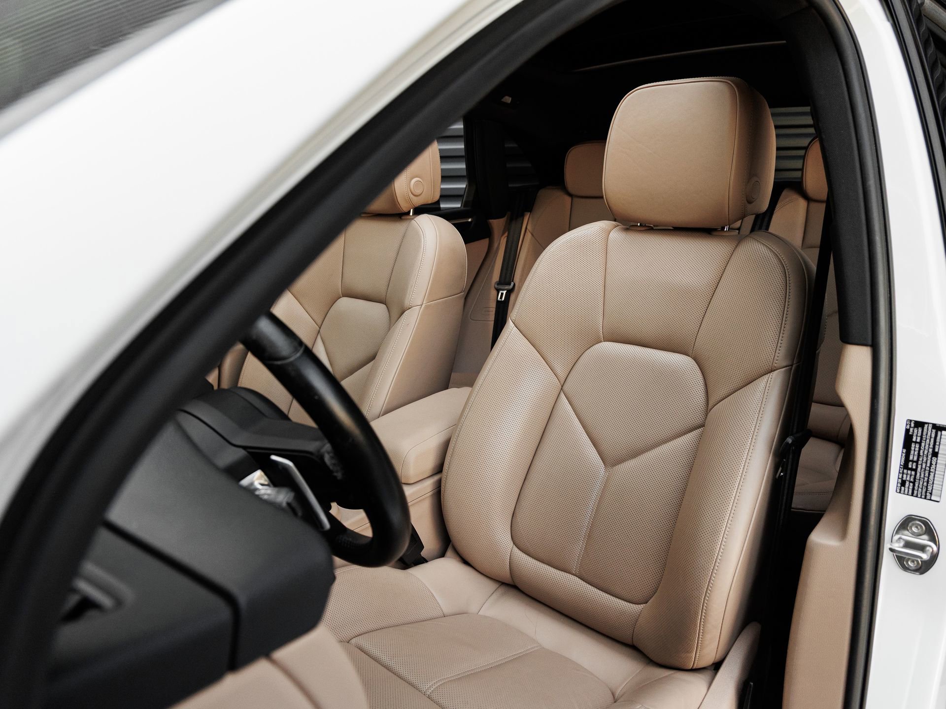Certified 2021 Porsche Macan S AWD/4WD image 5