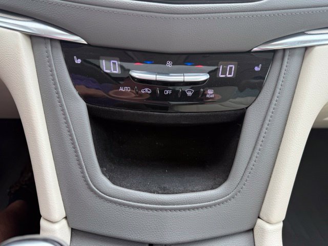 Used 2017 Cadillac XT5 Luxury w/ Driver Awareness Package FWD image 32