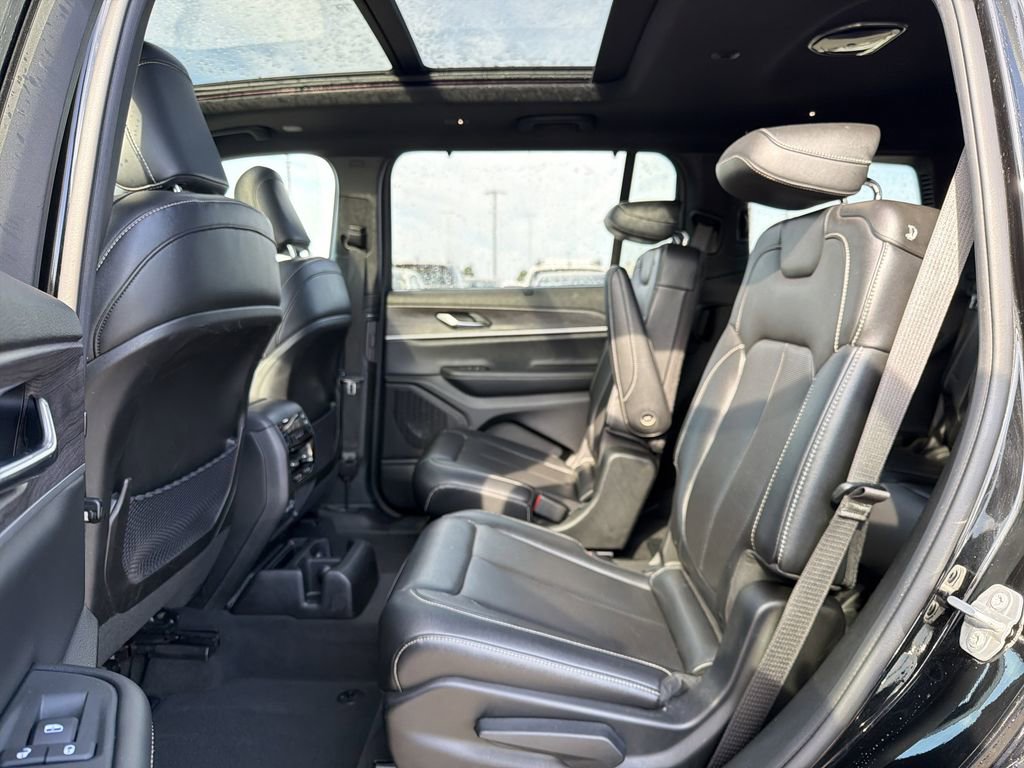 Used 2024 Jeep Grand Cherokee L Limited w/ Luxury Tech Group II image 13