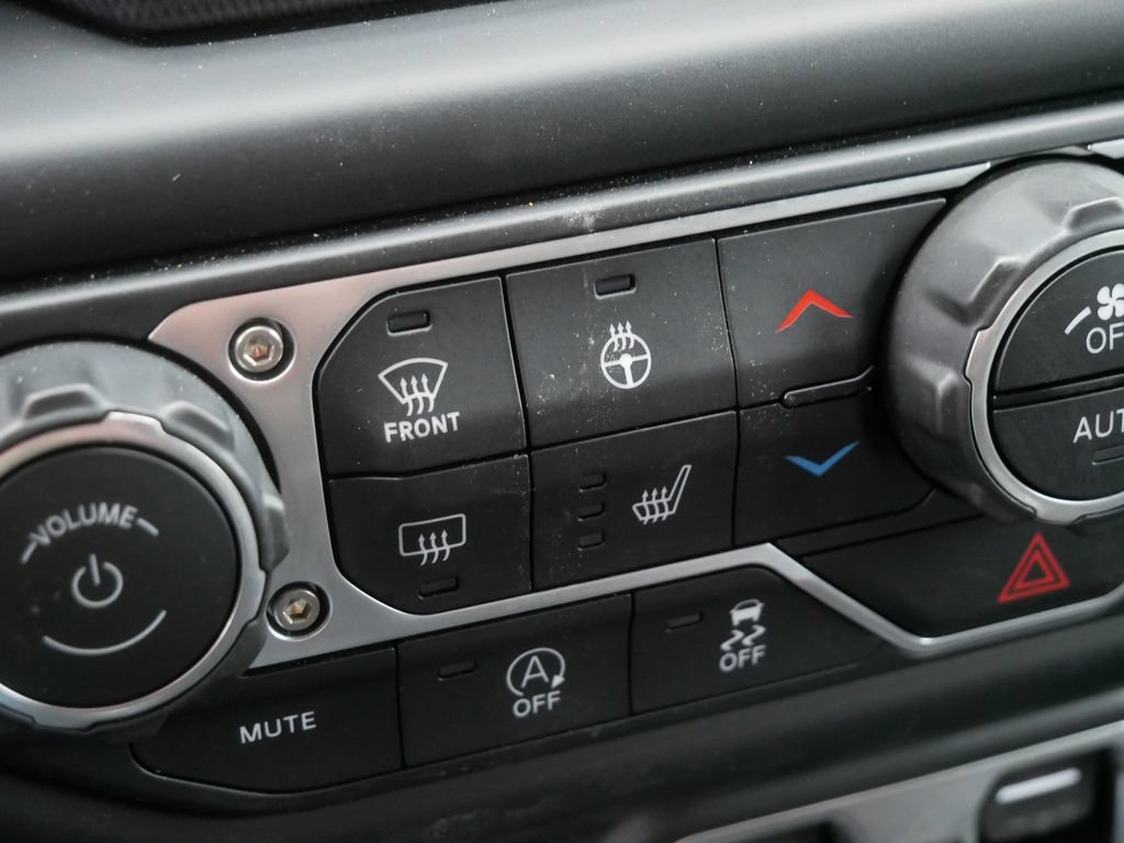 Used 2020 Jeep Wrangler Unlimited Sahara w/ Uconnect 4C Nav & Sound Group AWD/4WD image 28