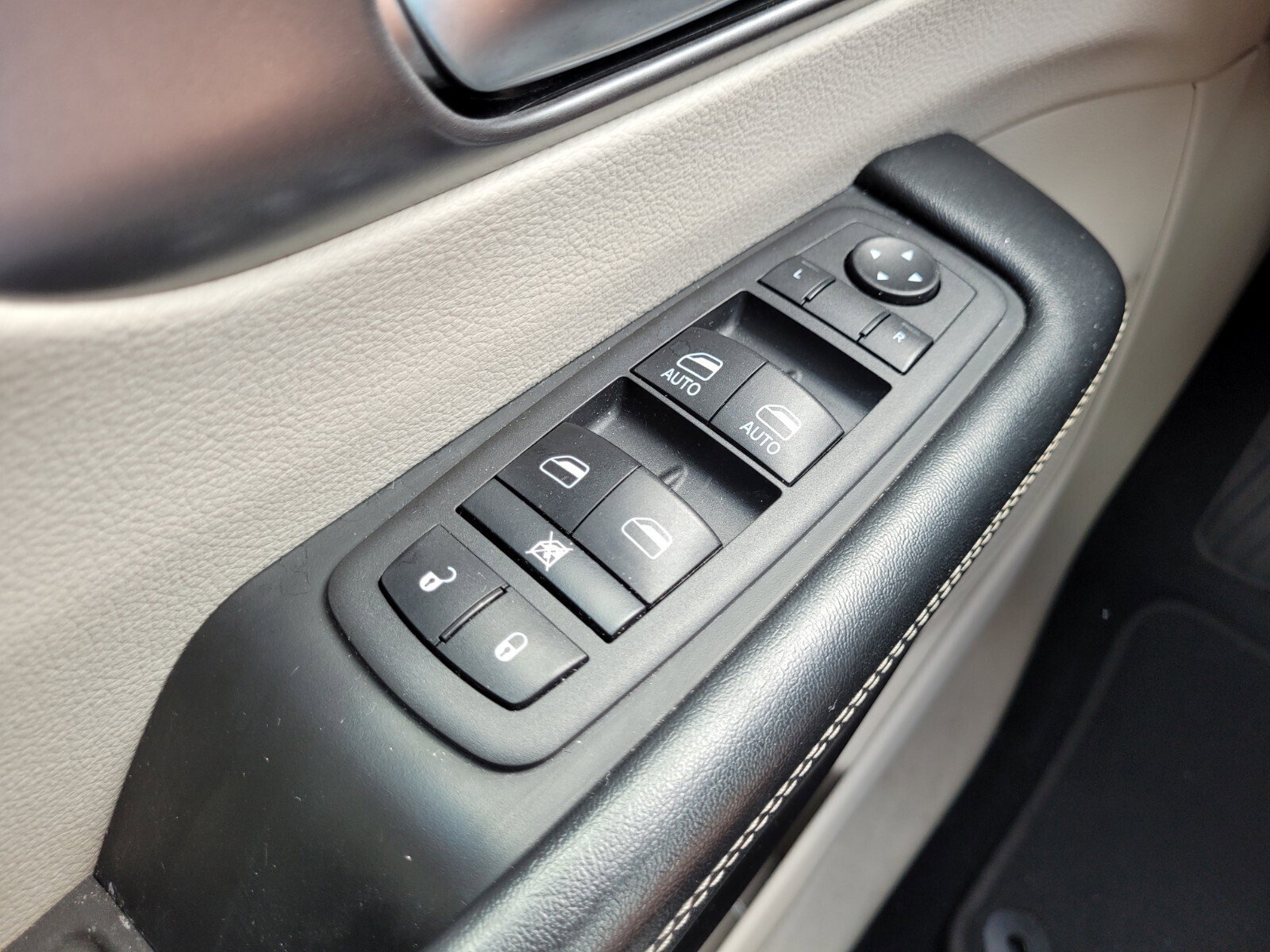 Used 2022 Chrysler Pacifica Touring-L image 22