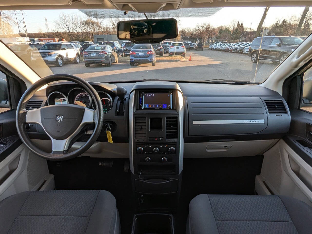 Used 2010 Dodge Grand Caravan SE image 3