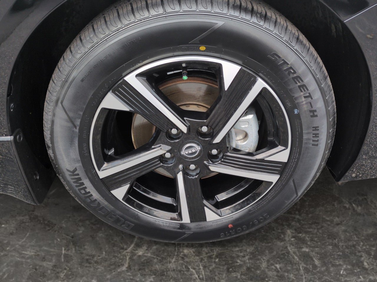 Used 2025 Nissan Sentra SV FWD image 9