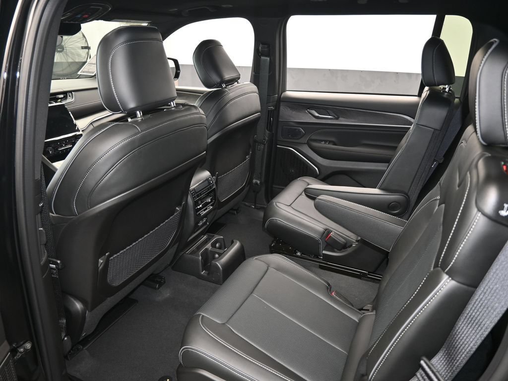 New 2025 Jeep Grand Cherokee L Overland AWD/4WD image 29
