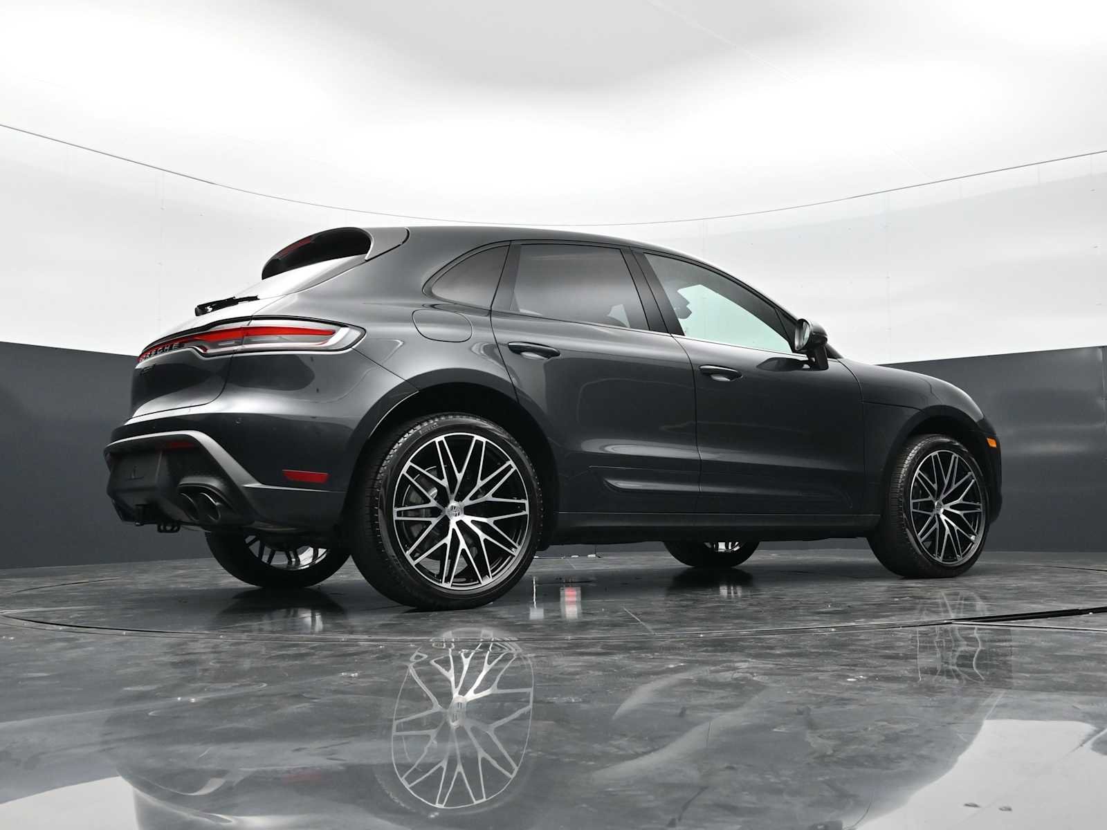Certified 2025 Porsche Macan Turbo AWD/4WD image 43