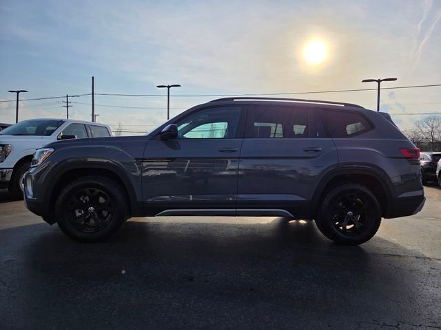 Used 2025 Volkswagen Atlas Peak Edition SE AWD/4WD image 4