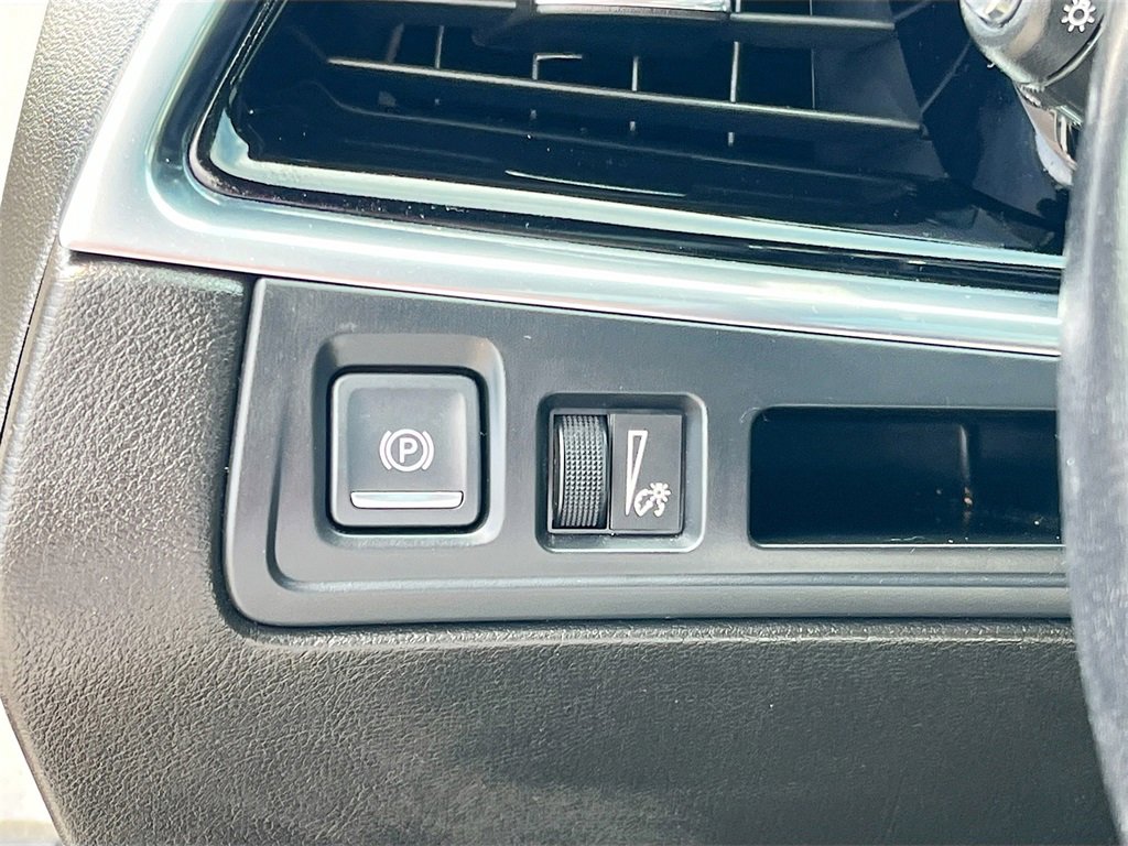 Used 2022 Cadillac XT6 Premium Luxury image 10